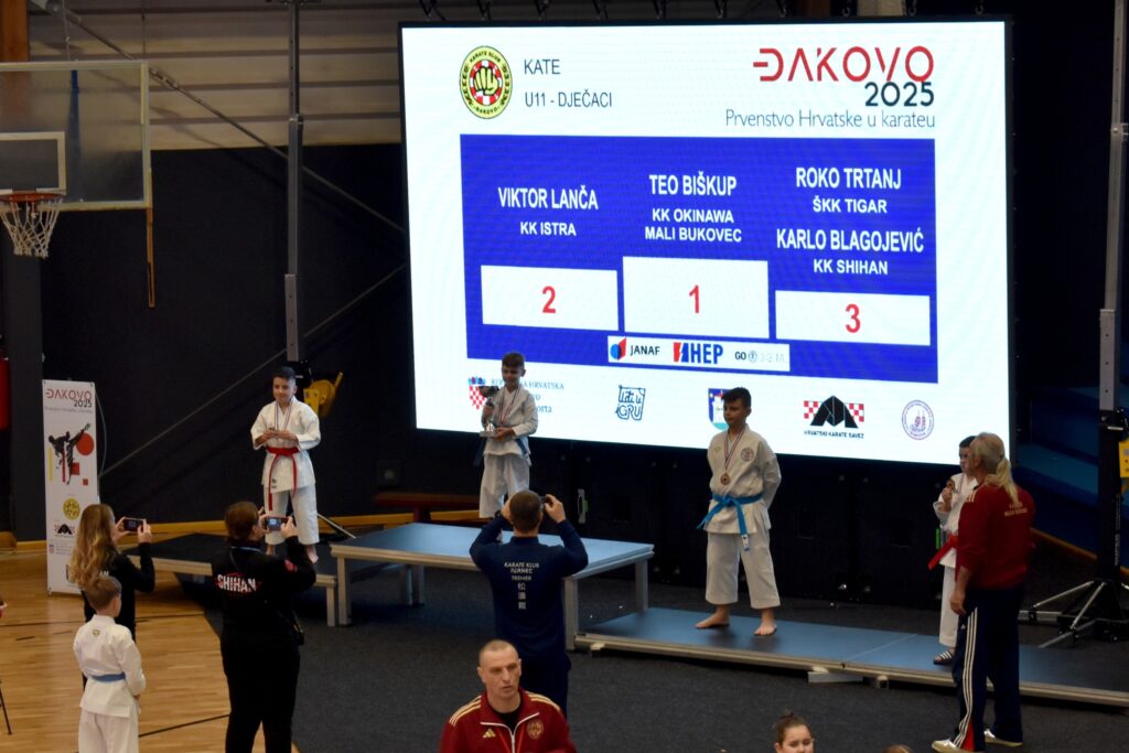 Teo Biškup, koji je osvojio naslov prvaka Hrvatske, u društvu srebrnog i brončanog