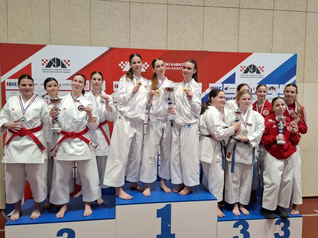 Karla s timom iz Šenkovca na najvišem postolju