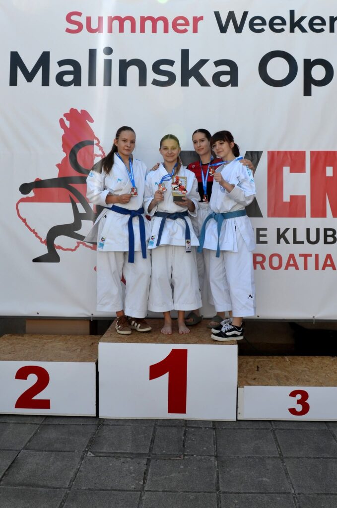 Rafaela Begović s medaljom na podiju